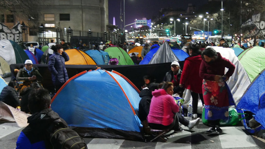 La Unidad Piquetera Acampa Por Tiempo Indeterminado A Lo Largo De