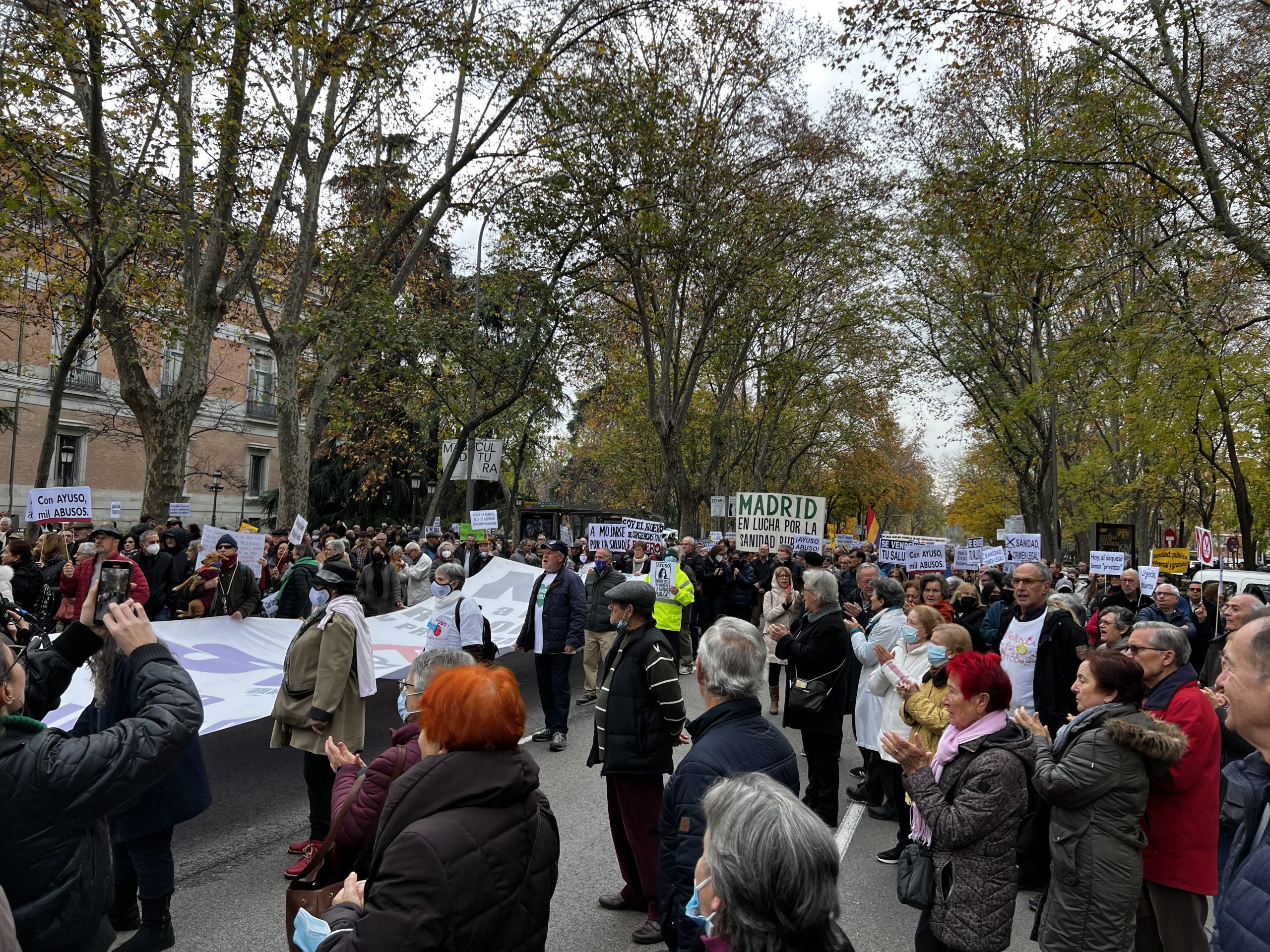 La Marea Blanca Inunda Las Calles De Madrid Para Reclamar Sanidad