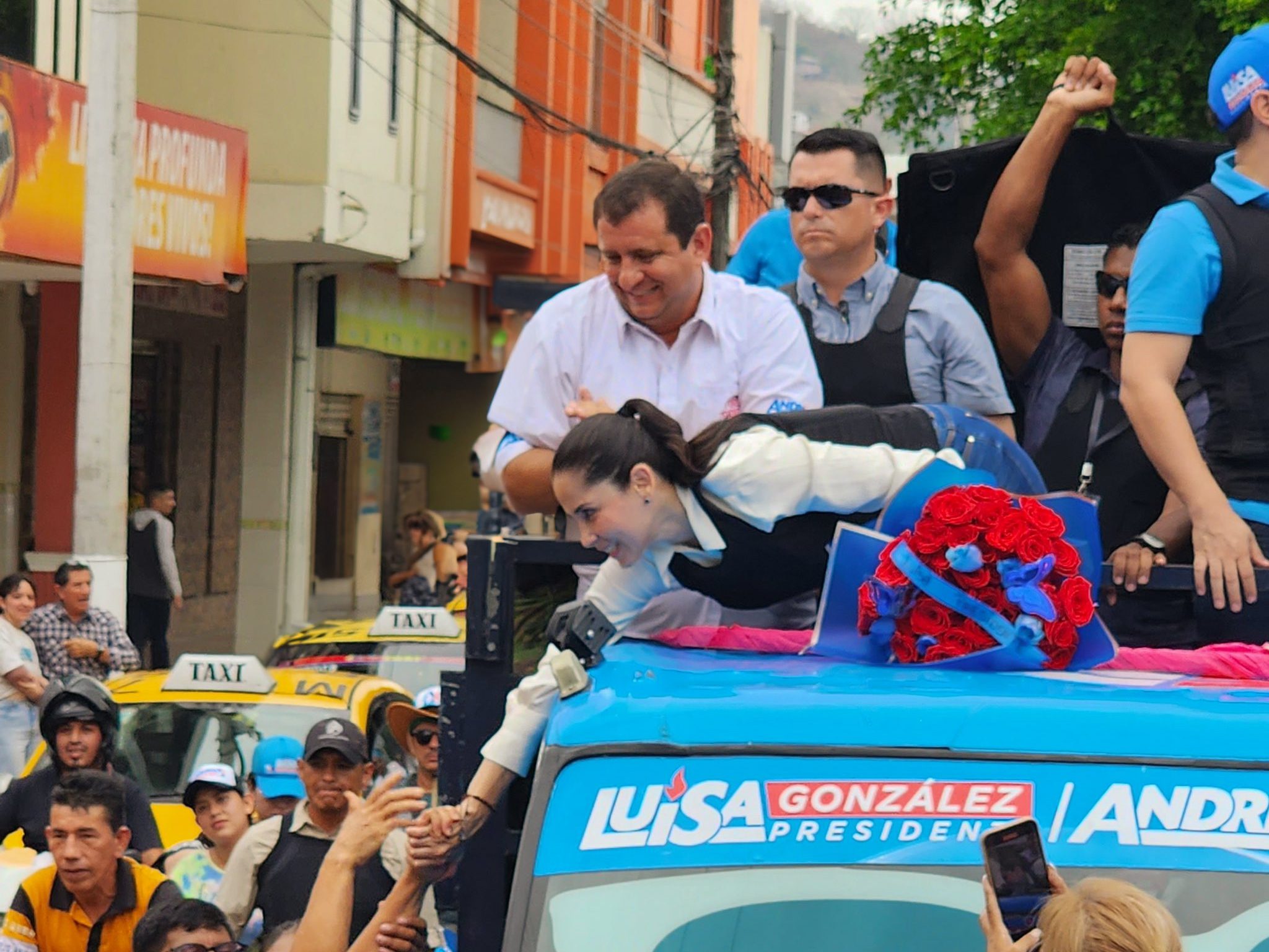 Candidatos presidenciales cierran campañas en Ecuador Tercera