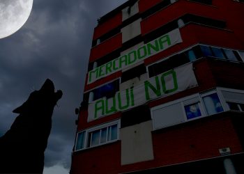 Para alegría del vecindario, el pleno del Ayuntamiento de Madrid vuelve a postergar la decisión sobre el Mercadona de la calle Estocolmo