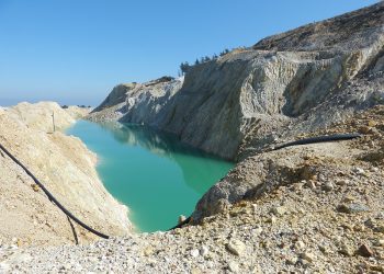 El antiguo complejo minero del Monte Neme, entre la pasividad y el peligro