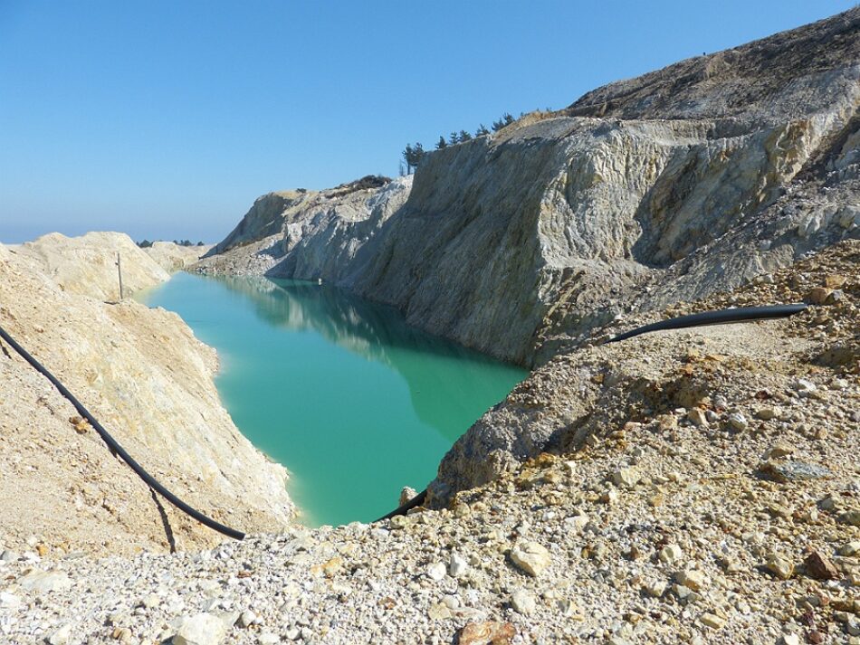El antiguo complejo minero del Monte Neme, entre la pasividad y el peligro