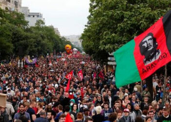 En medio de una huelga general y protestas, el Senado francés aprueba una versión más dura de la reforma laboral