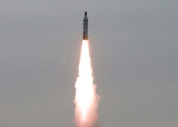 Corea del Norte lanza un misil balístico de propulsión submarina