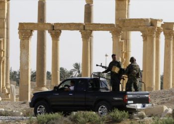 EIIL dice haber derribado un helicóptero ruso cerca de Palmira; Rusia lo desmiente