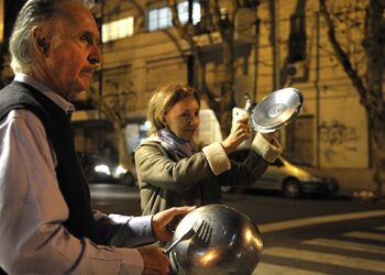 Argentinos convocan segundo cacerolazo ante tarifazo de Macri