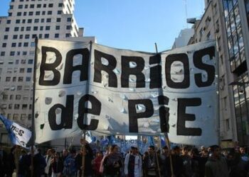 Argentinos bloquean calles en protesta por tarifazo de Macri
