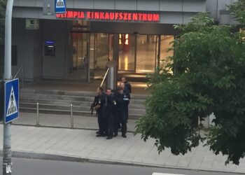 Tiroteo en un gran centro comercial de Múnich deja al menos seis víctimas mortales según la policía alemana