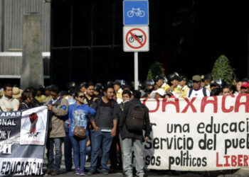 México: Redoblan Bloqueos de los maestros de la CNTE en Oaxaca, Guerrero y Michoacán