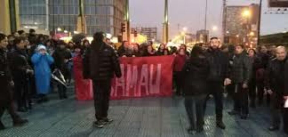 Carabineros dispersó manifestación del movimiento Ukamau por Día de la Dignidad Nacional en Chile