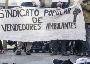 La CUP sobre la nova ofensiva de l’Ajuntament de Barcelona contra els venedors ambulants i sobre el tancament del CIE de la Zona Franca