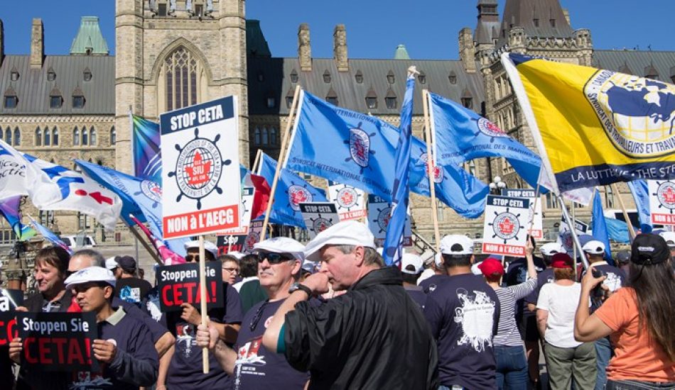 Las prisas por aprobar el acuerdo comercial con Canadá, el CETA, ensancharán la brecha entre la ciudadanía y la UE