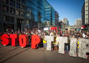AGE insta ao Parlamento galego a posicionarse contra o TTIP