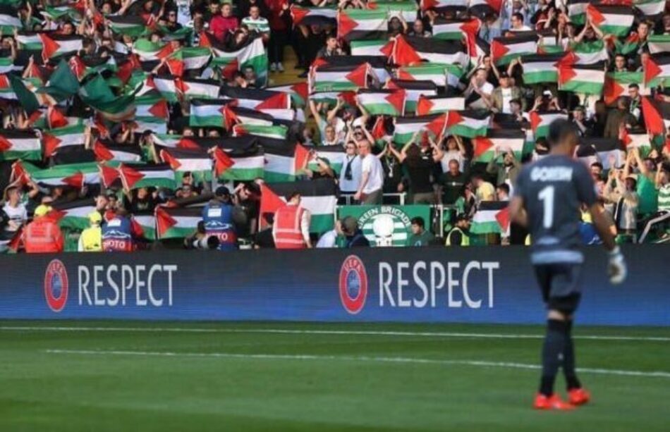 A pesar de la amenaza de la UEFA, parte del Celtic Park recibió con banderas de Palestina al Beer Sheva israelí