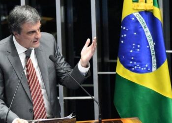Abogado de Rousseff: El único que puede juzgarla es el pueblo