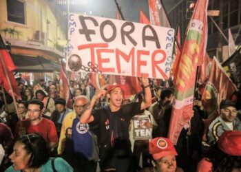 Brasil: Mientras el Senado aprobaba continuir juicio a Dilma, en la calle hubo grandes protestas y reprimieron a indígenas y petroleros