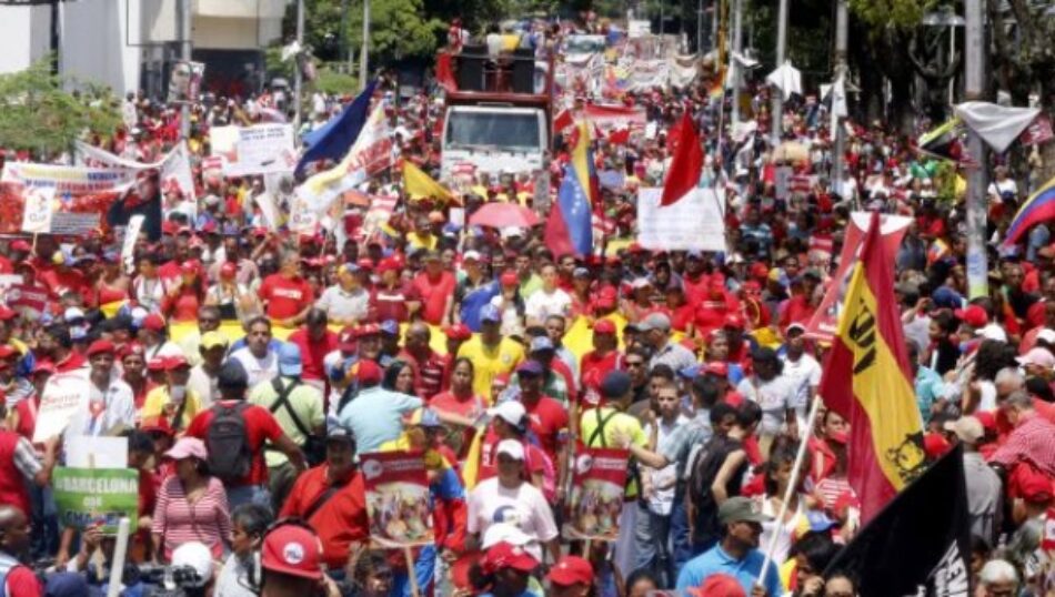 Trabajadores venezolanos marchan en defensa de la Revolución