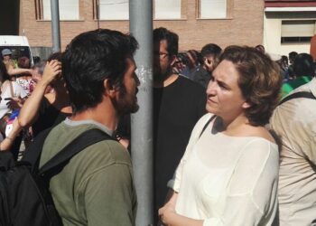 Activista por los derechos de ‘los sin techo’ a la alcaldesa de Barcelona: «existen 3000 sin techo en la ciudad»
