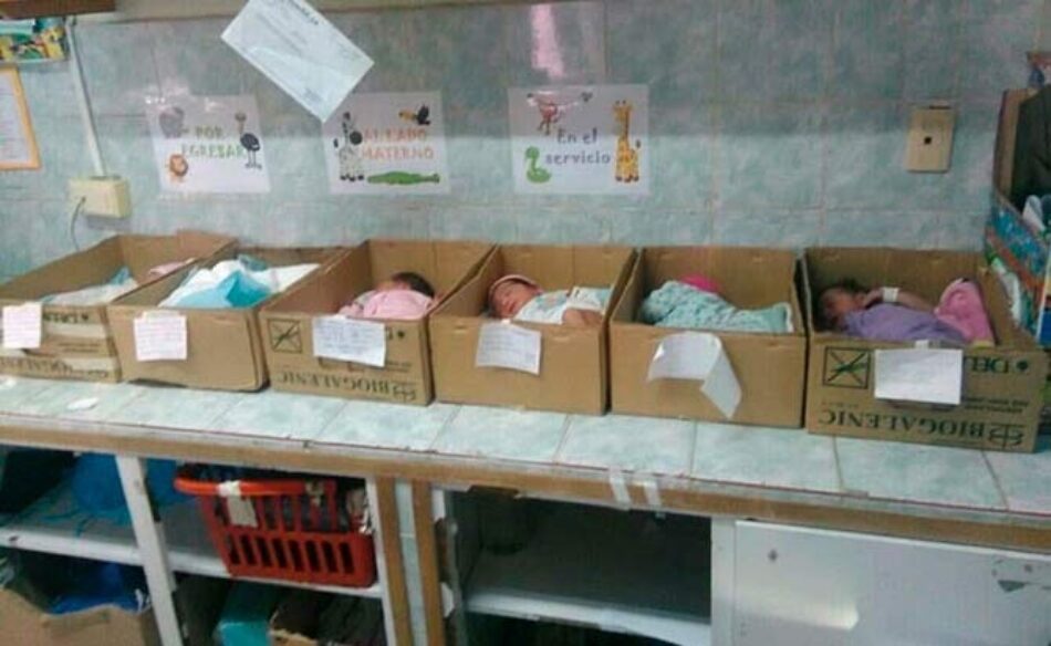 ¿Los hospitales venezolanos amontonan a los bebés en cajas de cartón?