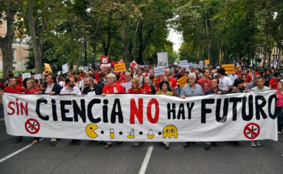 La ciencia española sale del laboratorio para protestar contra los recortes