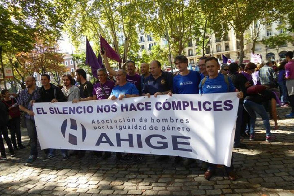 Los hombres se visibilizan contra la violencia machista con concentraciones en cerca de treinta ciudades españolas