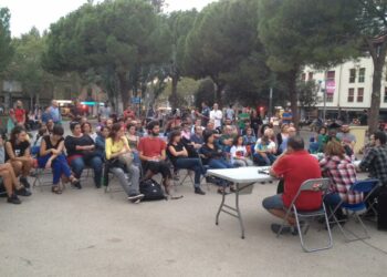La Federació Anarquista de Gran Canaria (FAGC) i la PAHC de Sabadell fan un debat sobre la ocupació de l´habitatge a la Plaça Marcet de Sabadell