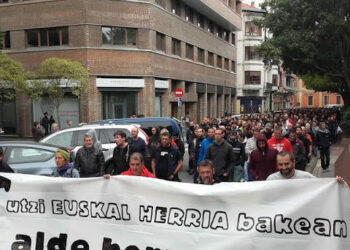 Euskal Herria: Cientos de manifestantes exigieron este 12 de octubre en Iruñea-Pamplona que “se vayan las fuerzas de ocupación”