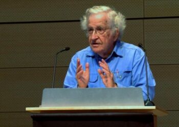 Noam Chomsky: Trump es resultado del miedo y de una sociedad quebrada por el neoliberalismo