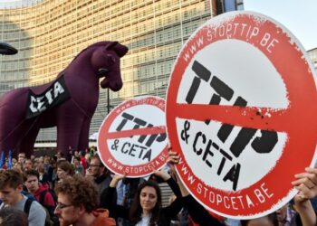 El Parlamento Europeo insiste en acelerar la aprobación del CETA