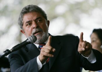 Lula quiere encender a la militancia: El ex presidente brasileño llamó a armar un frente de izquierda