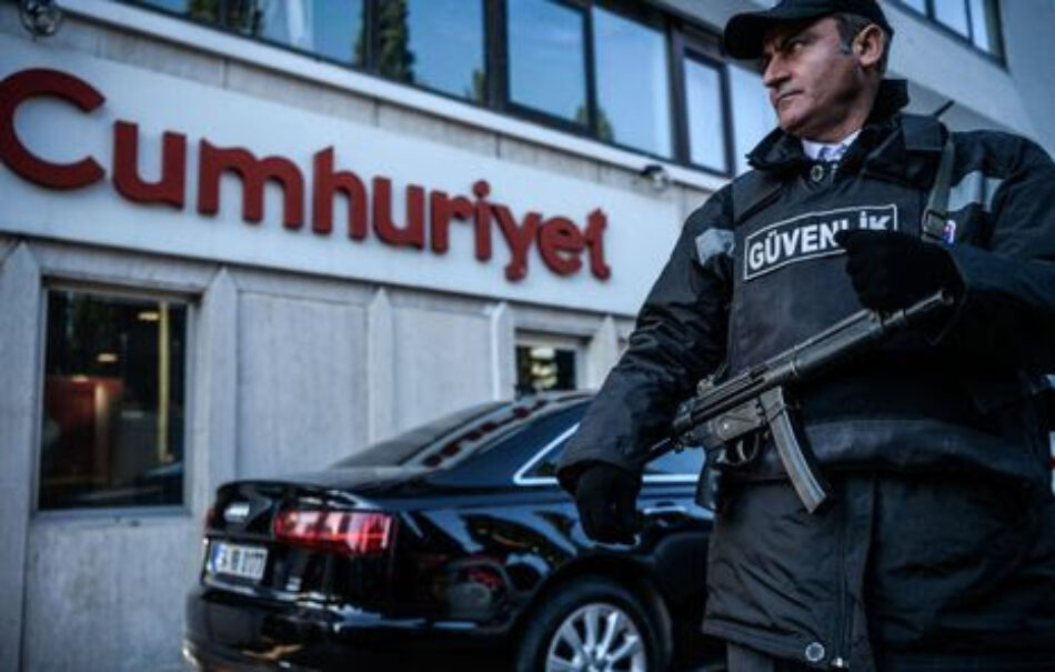 La Policía turca arresta al editor jefe del diario ‘Cumhuriyet’