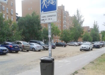 Parte de la Vía Verde de la Gasolina en Madrid, convertida en un aparcamiento ilegal