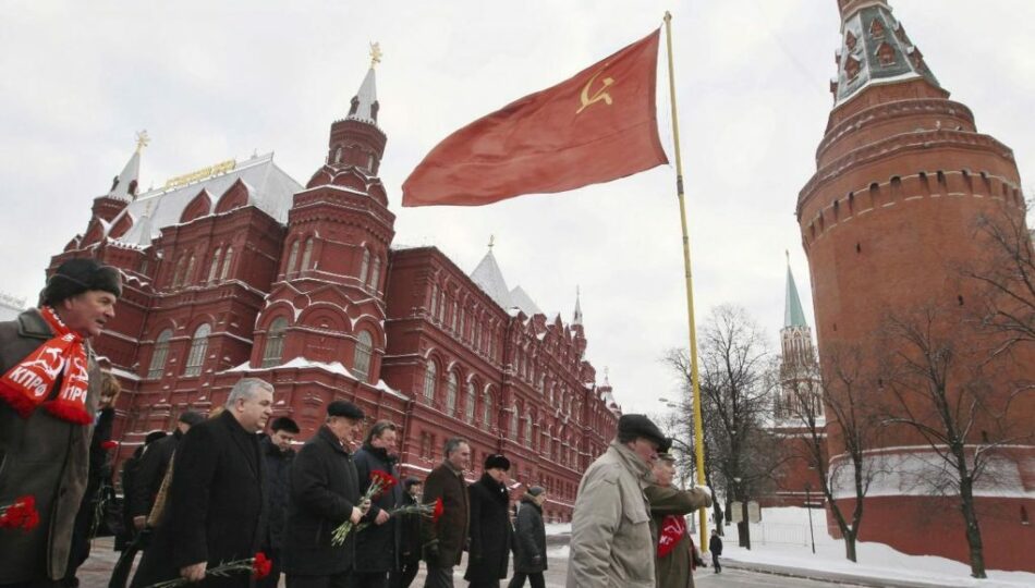 Ziugánov: Sin la URSS el capital se ha quitado la careta por completo