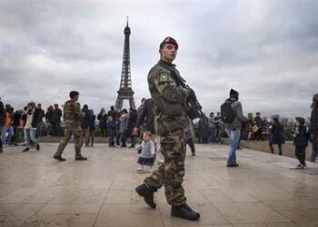Francia refuerza vigilancia para celebraciones del fin de semana