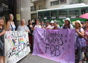 Feministas de Nuestramérica exigieron justicia en la embajada de Guatemala por asesinato de Laura Vásquez Pineda