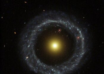 Descubren una galaxia con dos anillos