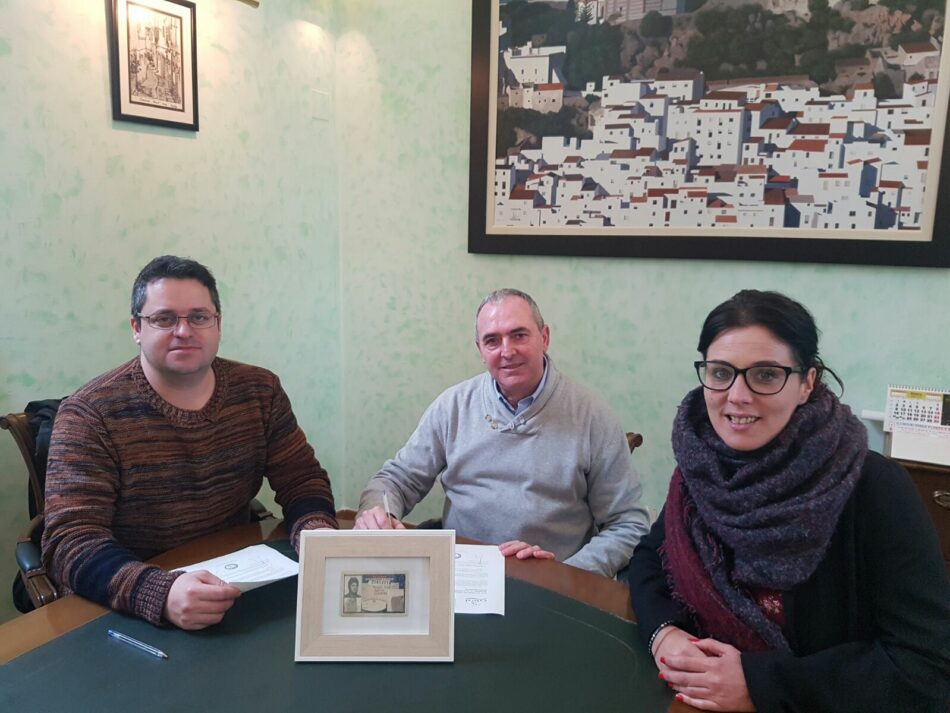 El ayuntamiento de Casares recibe el DNI de Manuel José García Caparrós para la exposición permanente de la casa natal de Blas Infante