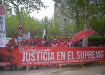 Podemos participa en la concentración de los trabajadores de Coca-Cola frente al TS