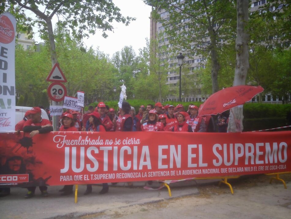 Podemos participa en la concentración de los trabajadores de Coca-Cola frente al TS