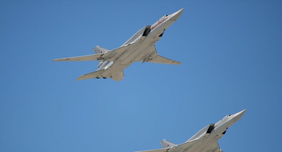 Bombarderos rusos de largo alcance atacan al EI de nuevo en Deir Ezzor