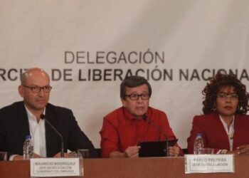 Gobierno colombiano y ELN retoman en Quito diálogos por la paz