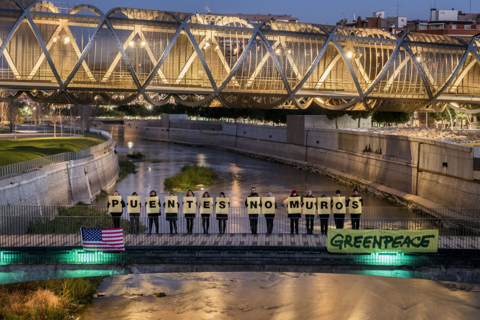 Greenpeace pide en todo el mundo ‘Puentes No Muros’ para crear un futuro verde y en paz