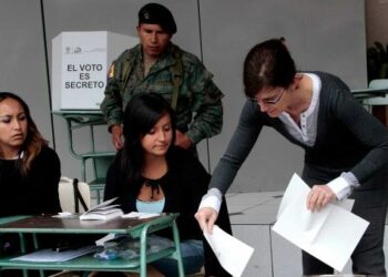 Ecuador garantiza eficacia del sistema de votación con tercer simulacro electoral