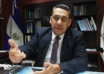 Corte Suprema salvadoreña destituye a magistrado del TSE