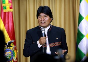 Evo: Gracias a las nacionalizaciones las ganancias se quedan en Bolivia