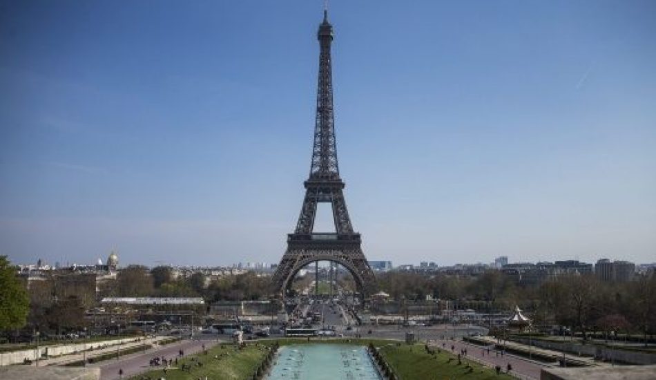 París levantará muro de cristal antibalas en la Torre Eiffel