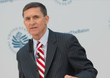 Flynn declararía vínculos de campaña electoral de Trump con Rusia