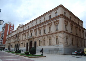 La direcció de l’Institut Ribalta de Castelló impedeix una assemblea informativa i posa en perill la seguretat de l’alumnat