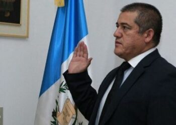 Prohíben salir de Guatemala al Secretario de Bienestar Social