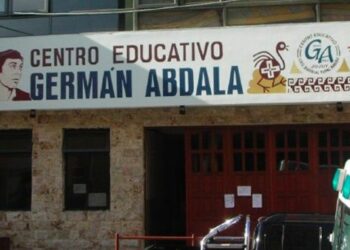 Gobierno argentino le quita cuatro escuelas a Túpac Amaru